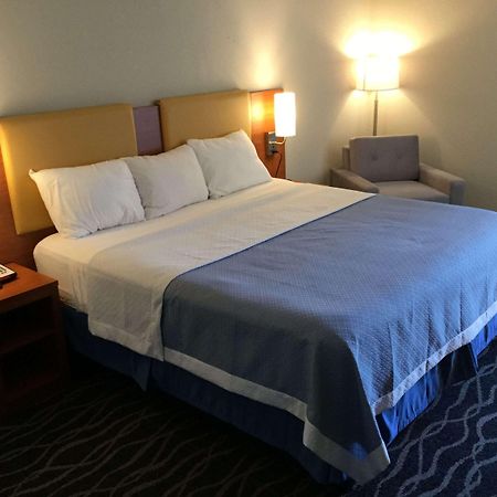 Days Inn & Suites By Wyndham Cincinnati North Springdale Zewnętrze zdjęcie