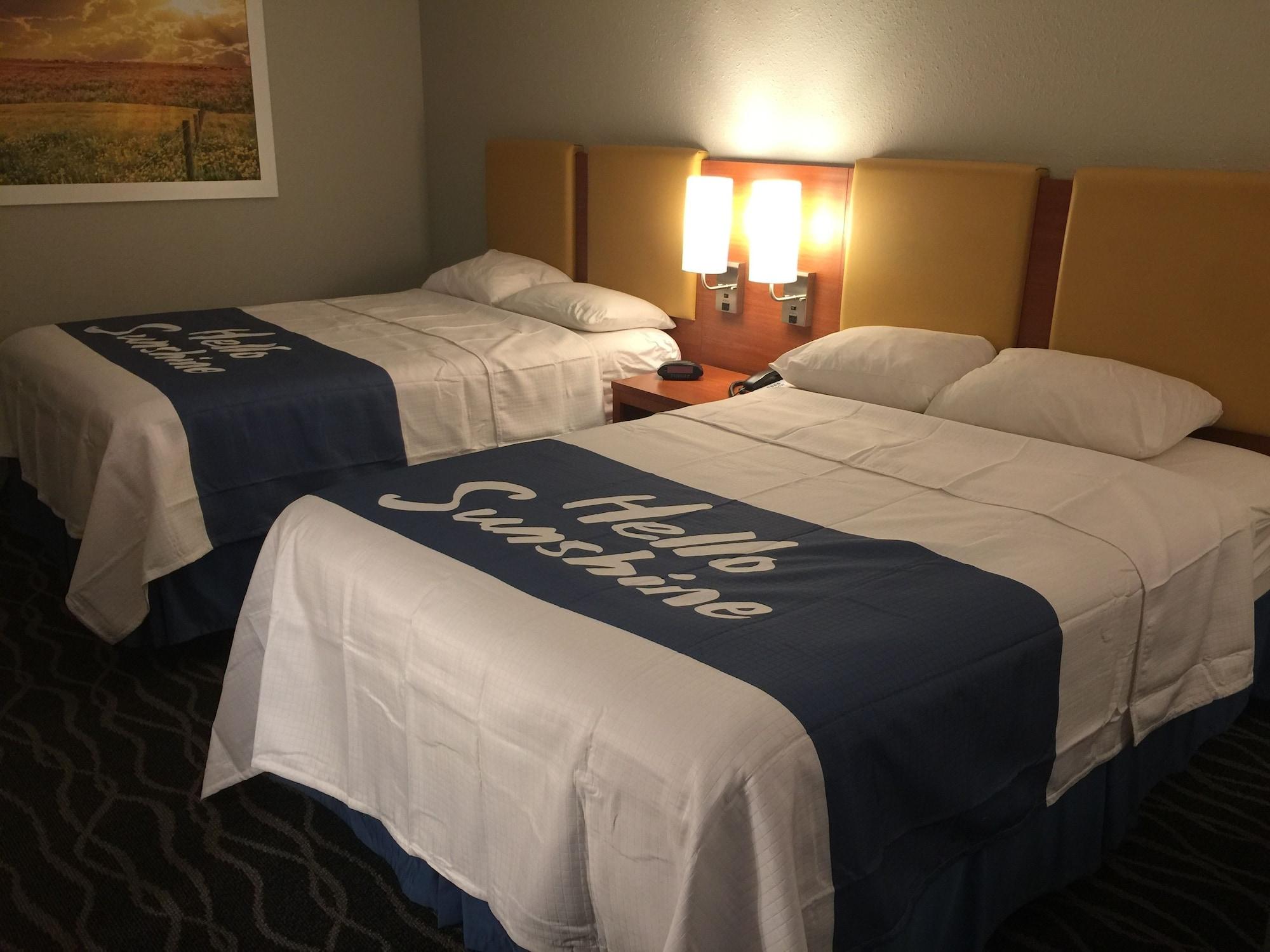 Days Inn & Suites By Wyndham Cincinnati North Springdale Zewnętrze zdjęcie