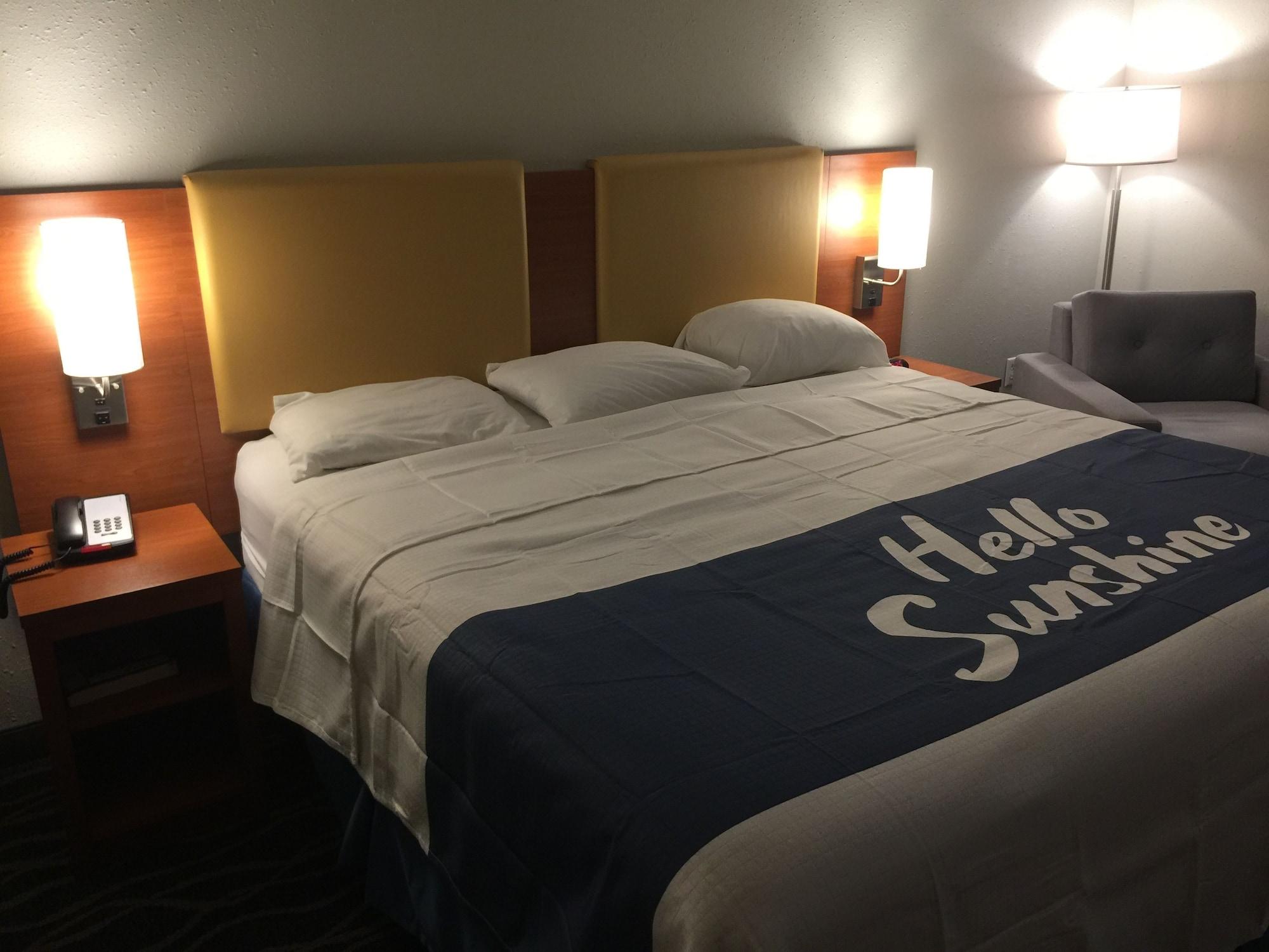 Days Inn & Suites By Wyndham Cincinnati North Springdale Zewnętrze zdjęcie