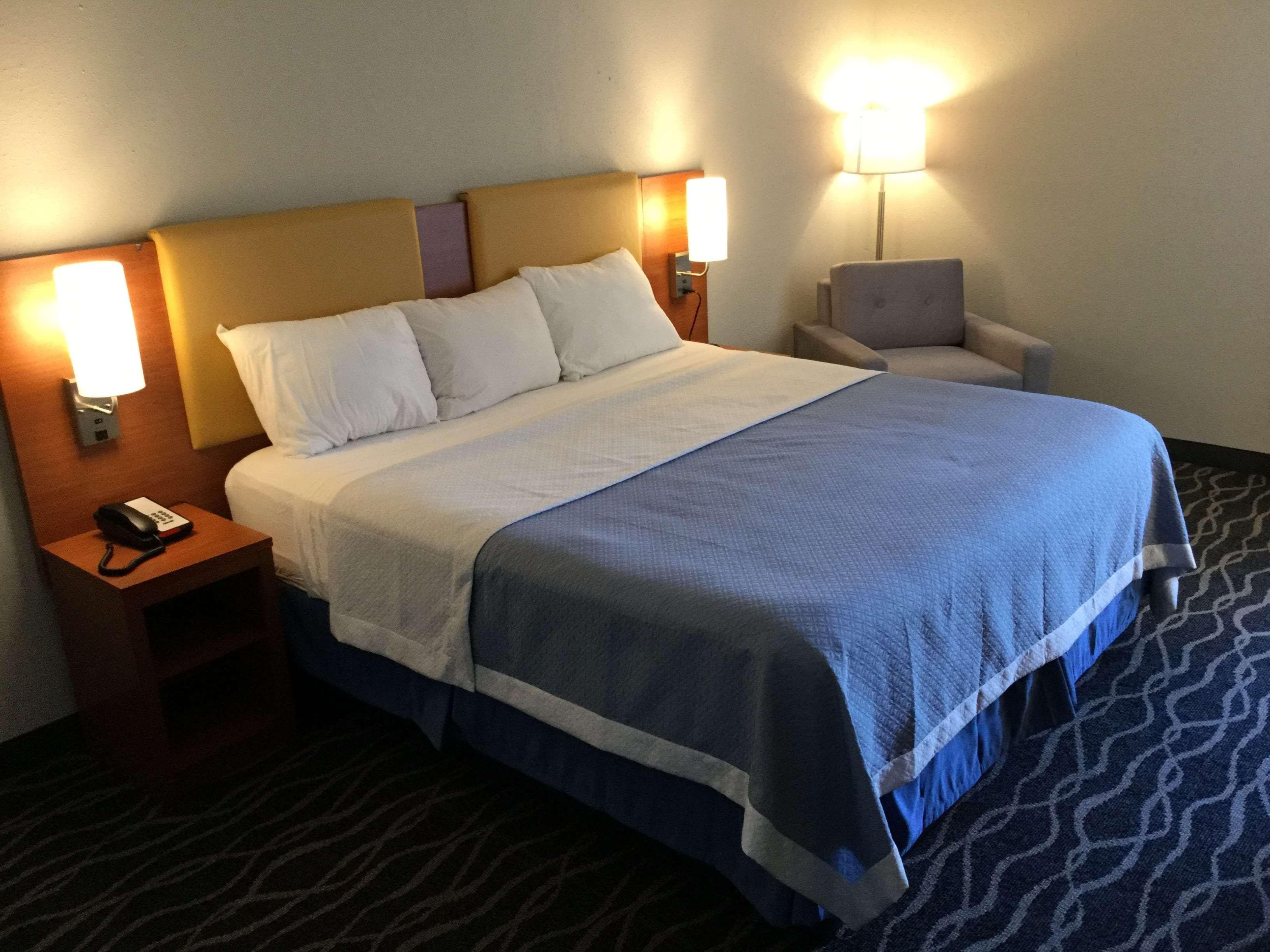 Days Inn & Suites By Wyndham Cincinnati North Springdale Zewnętrze zdjęcie