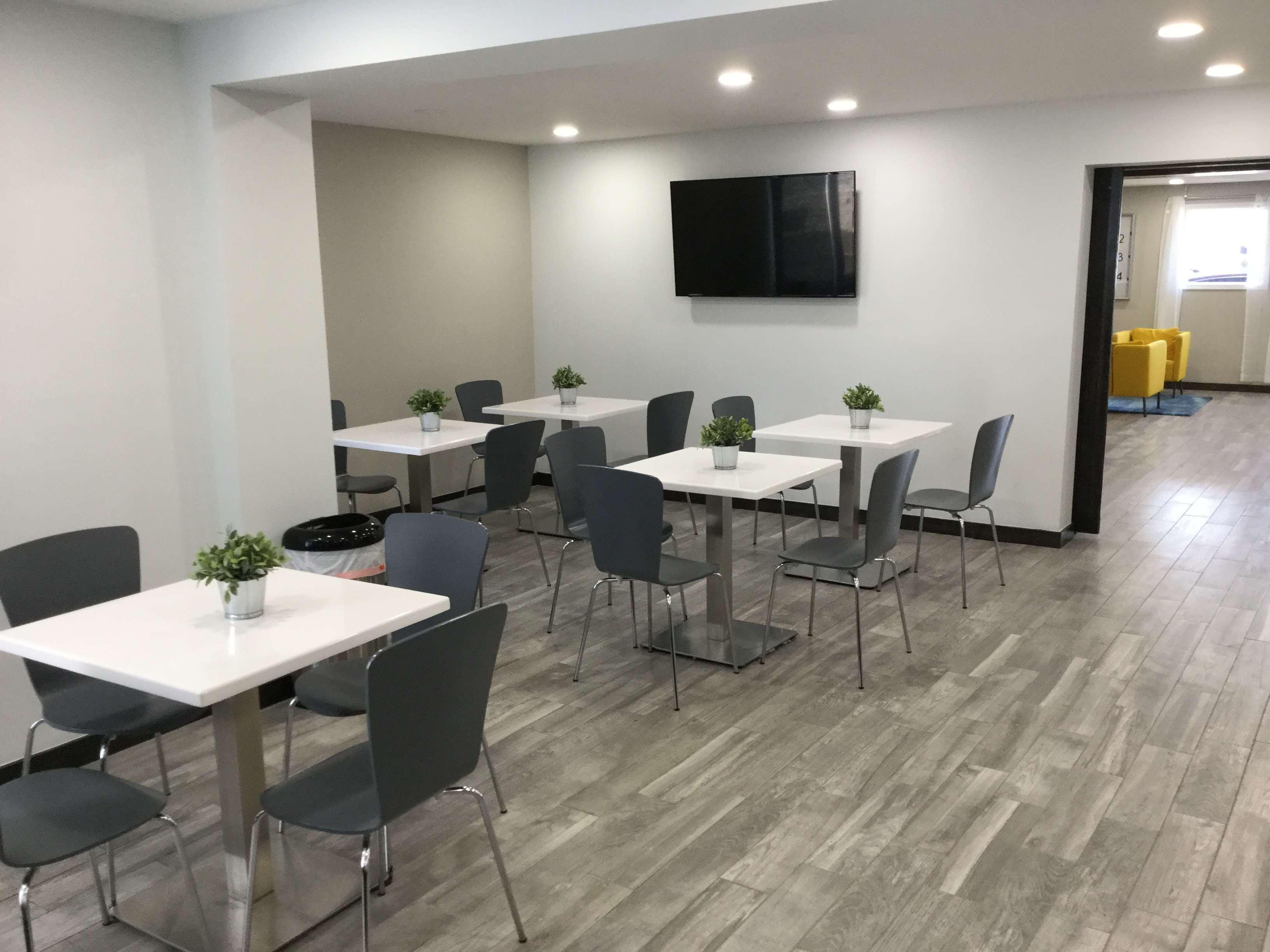 Days Inn & Suites By Wyndham Cincinnati North Springdale Zewnętrze zdjęcie