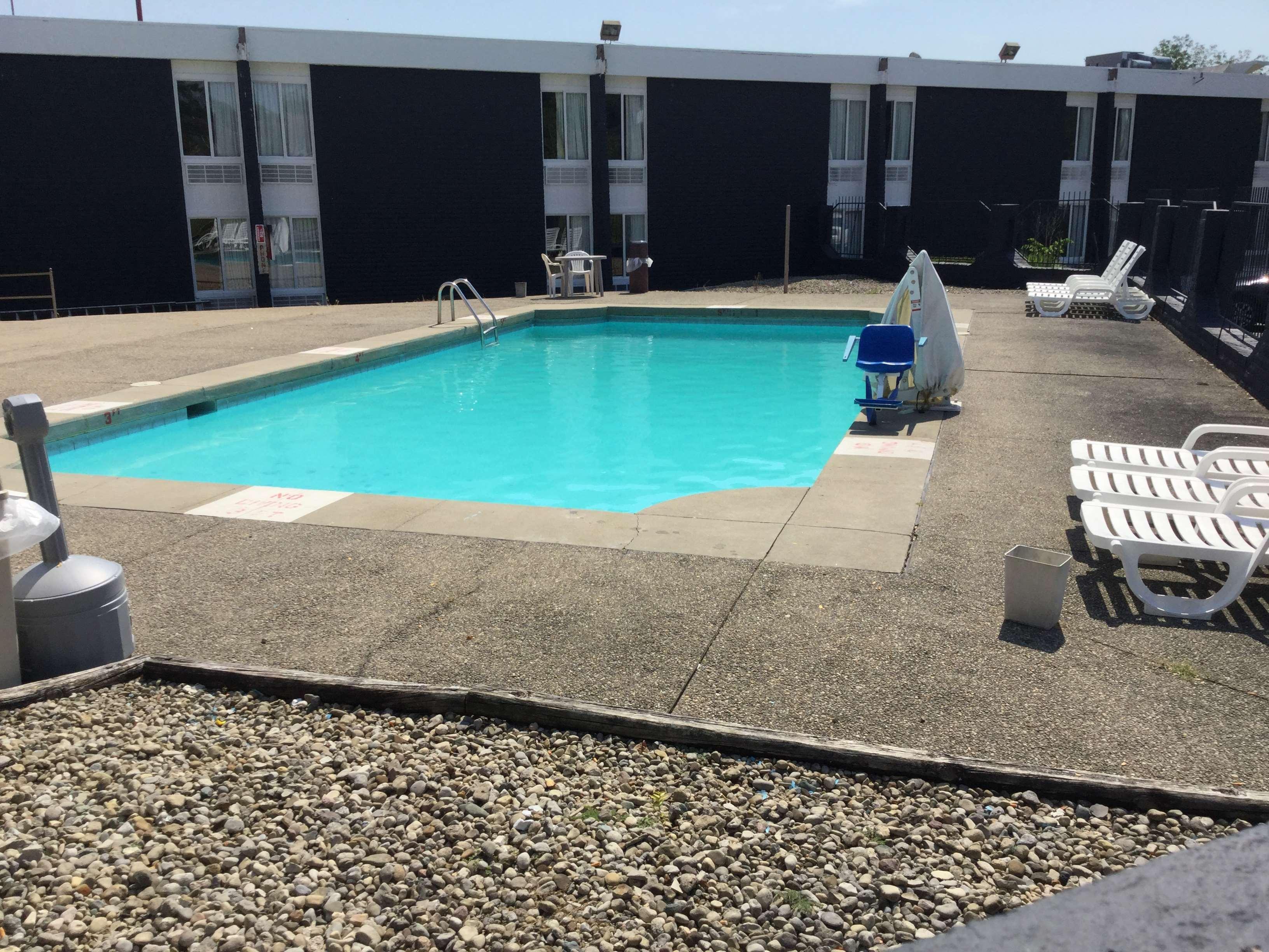 Days Inn & Suites By Wyndham Cincinnati North Springdale Zewnętrze zdjęcie