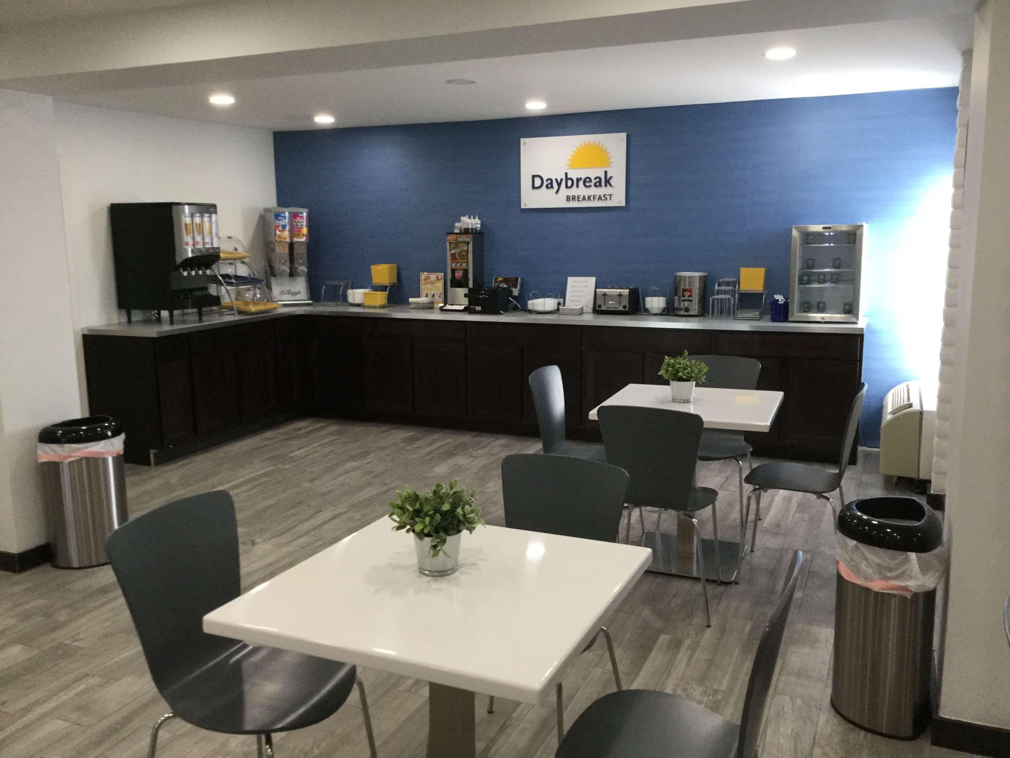 Days Inn & Suites By Wyndham Cincinnati North Springdale Zewnętrze zdjęcie