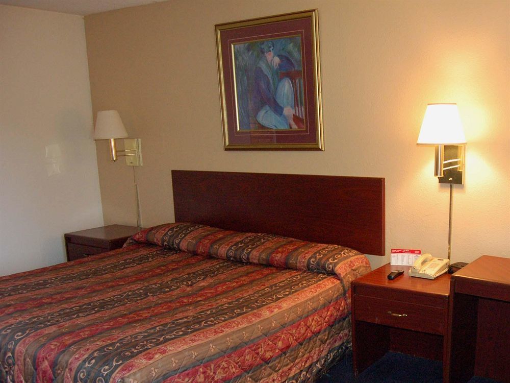 Days Inn & Suites By Wyndham Cincinnati North Springdale Zewnętrze zdjęcie