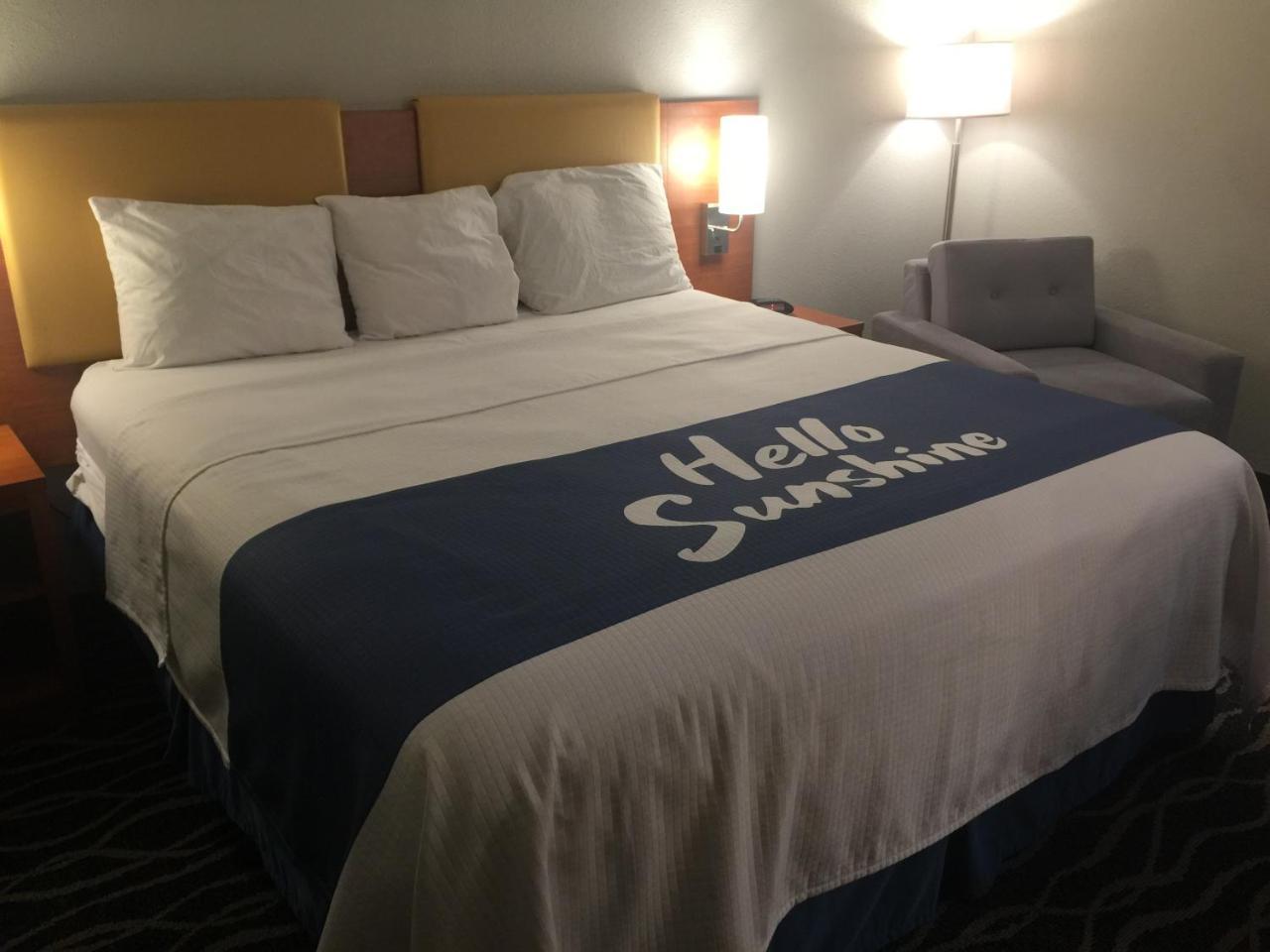 Days Inn & Suites By Wyndham Cincinnati North Springdale Zewnętrze zdjęcie