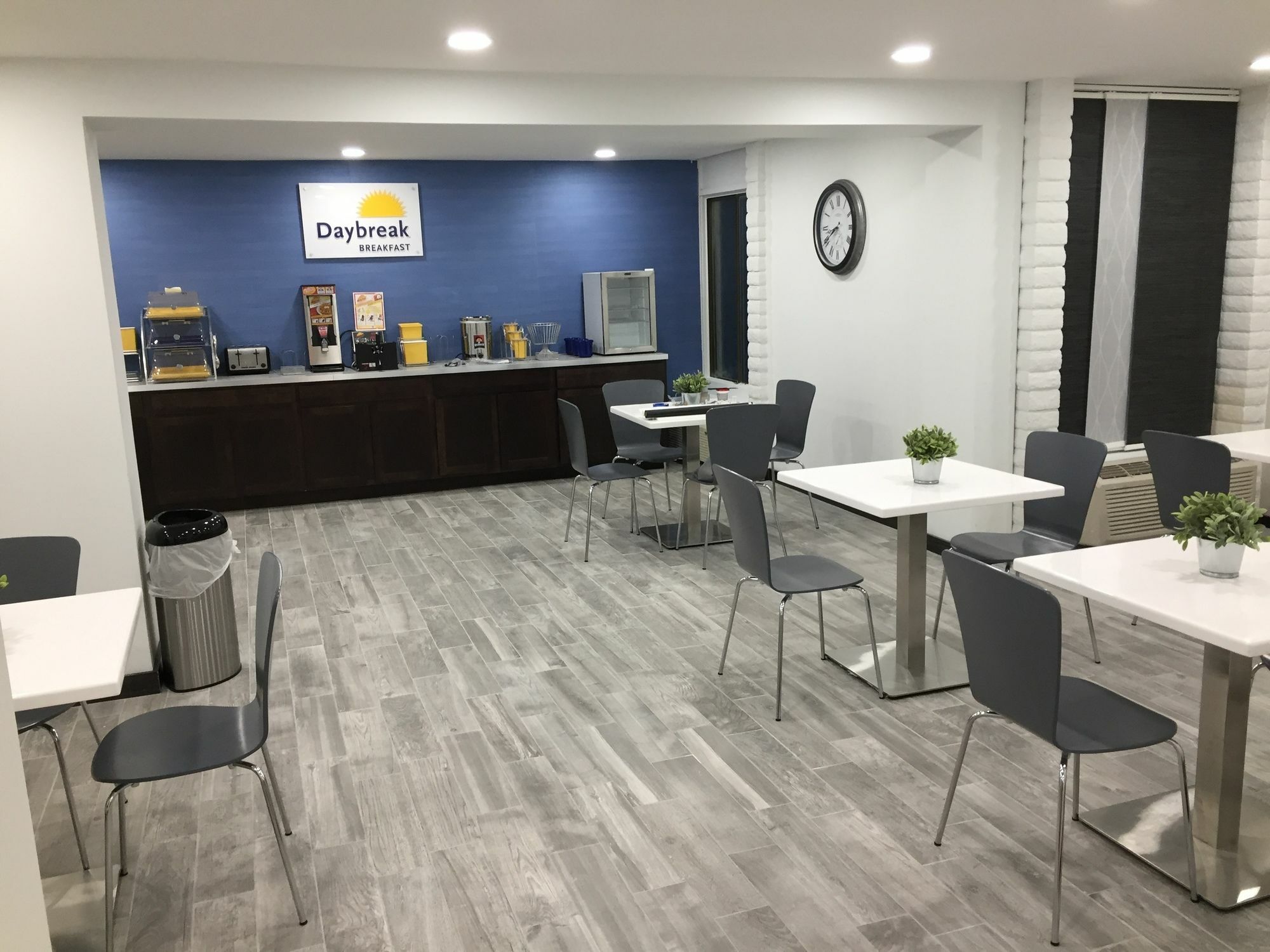 Days Inn & Suites By Wyndham Cincinnati North Springdale Zewnętrze zdjęcie
