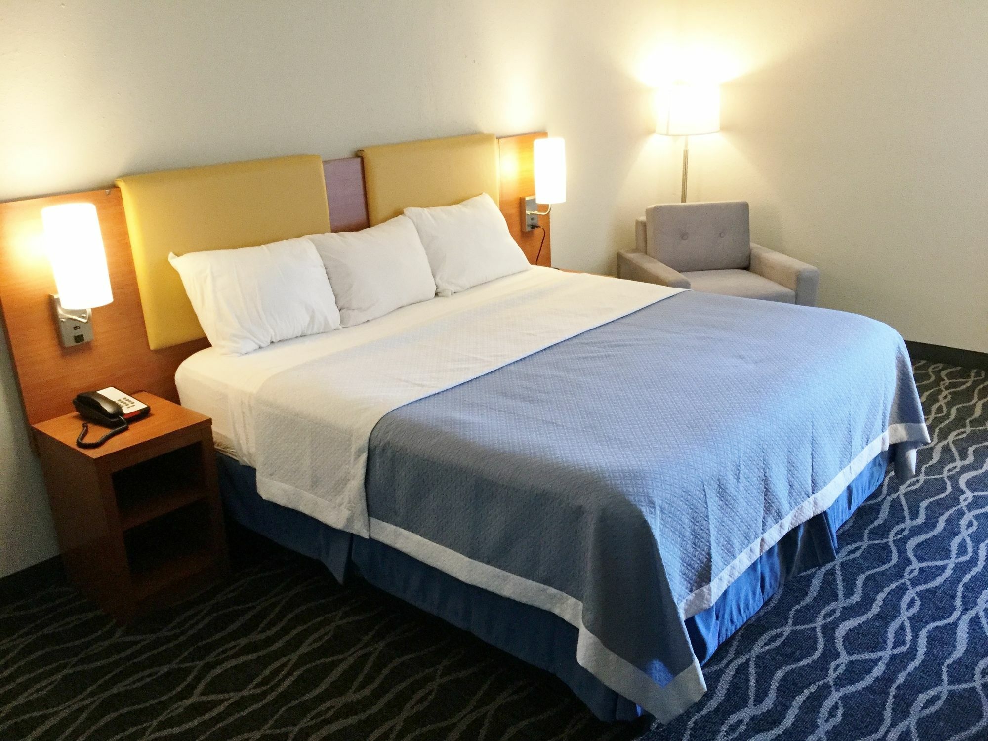 Days Inn & Suites By Wyndham Cincinnati North Springdale Zewnętrze zdjęcie