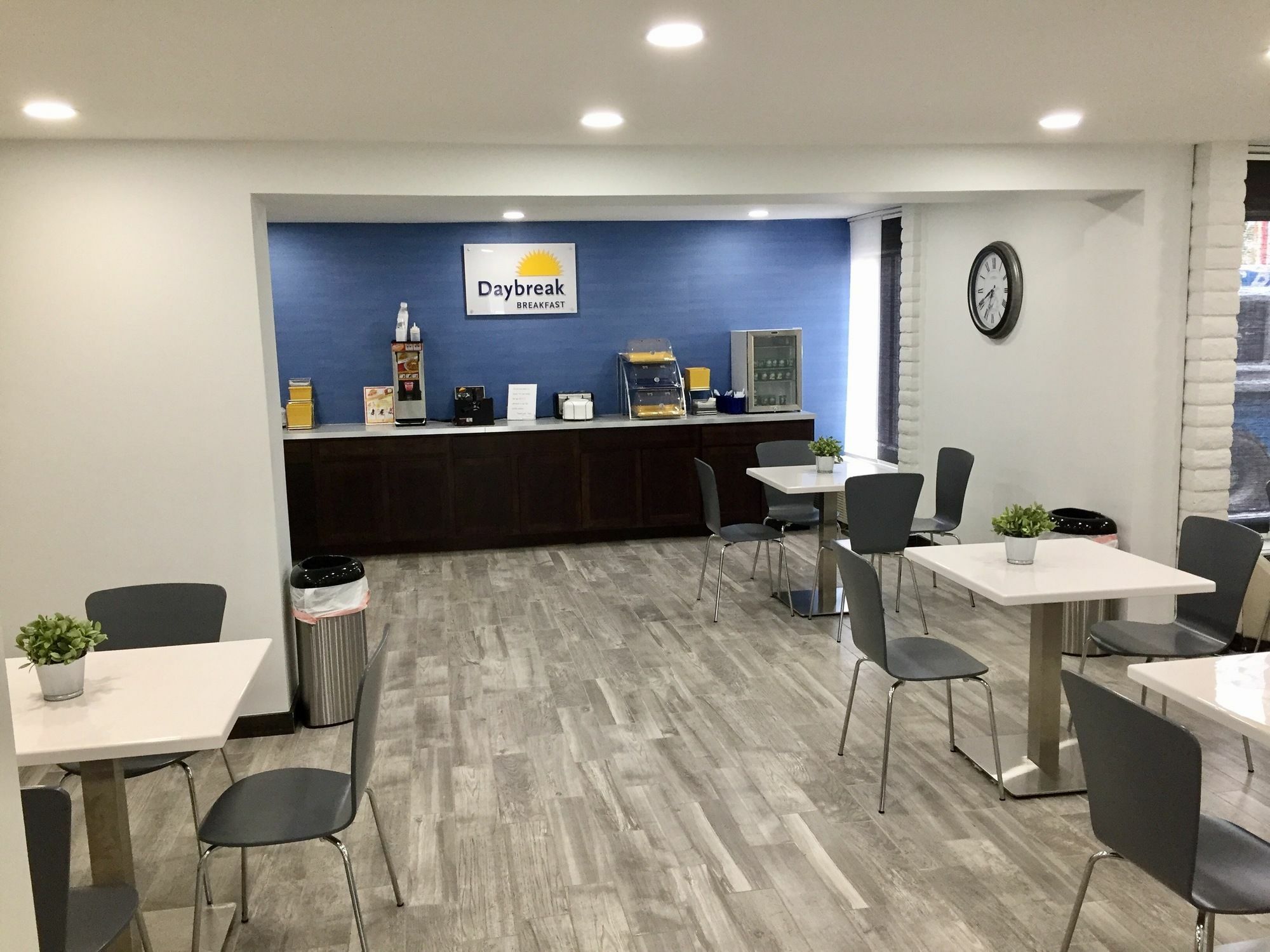 Days Inn & Suites By Wyndham Cincinnati North Springdale Zewnętrze zdjęcie